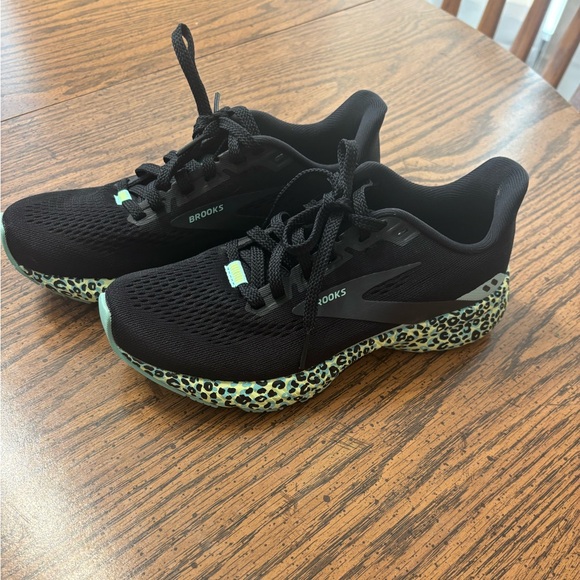 Brooks women’s running shoes black launch 8. Size 5 - Picture 1 of 10
